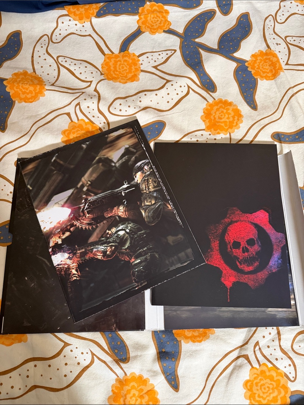 Gears of War Strategy Guide - Black & Red Cover - Picture 3 of 8